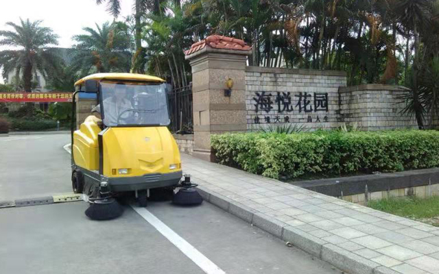 格美电动扫地车,垃圾箱